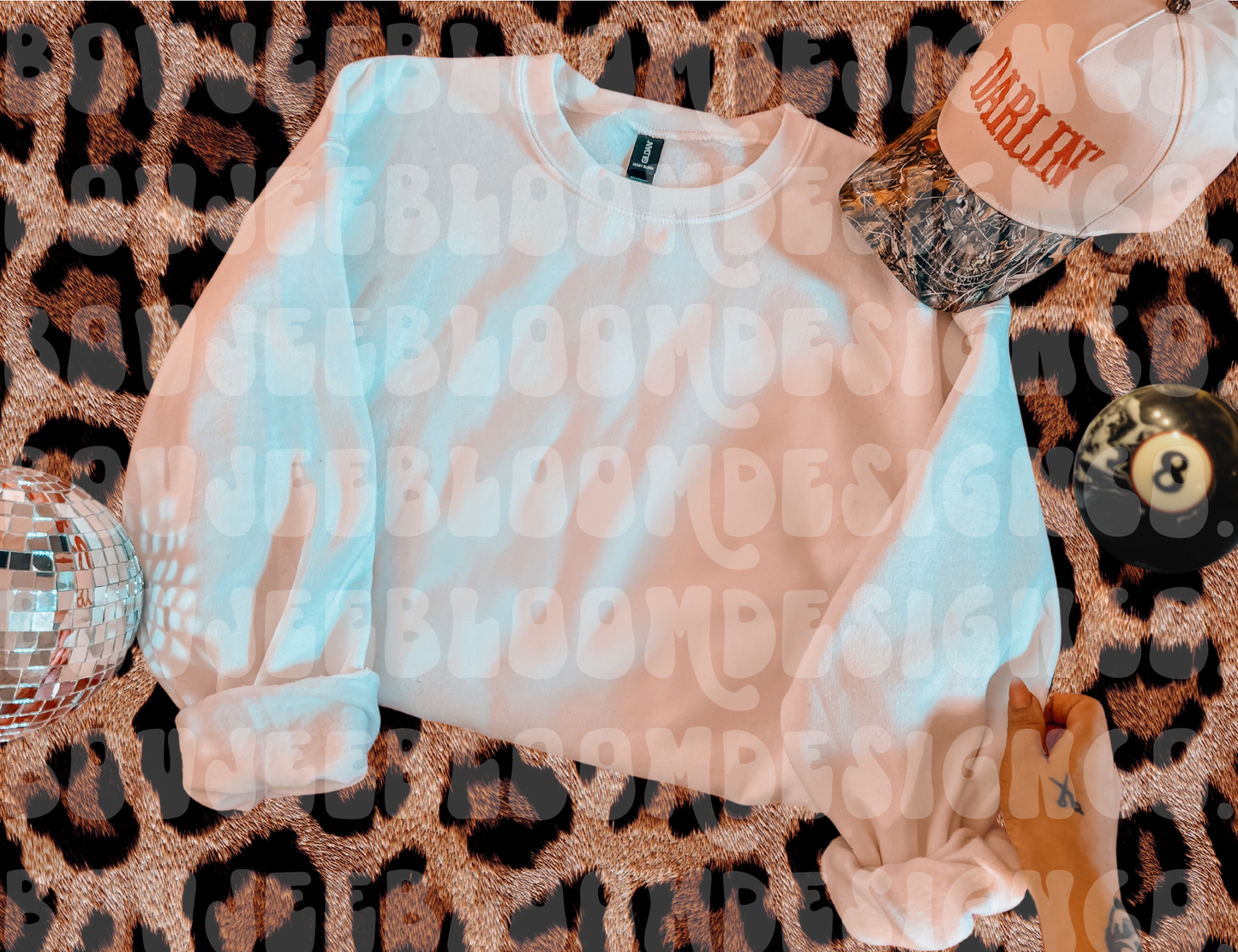 Mockup White Crew Cheetah